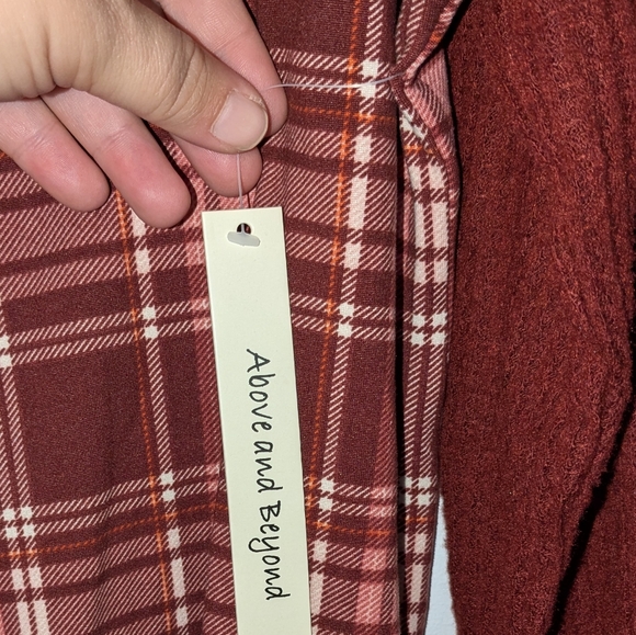 Above and beyond: soft women red / brown and pink plaid buttoned 1X - Picture 7 of 7